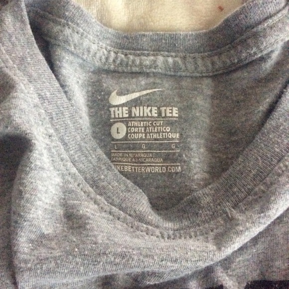 Large grey Nike t-shirt - Picture 2 of 2